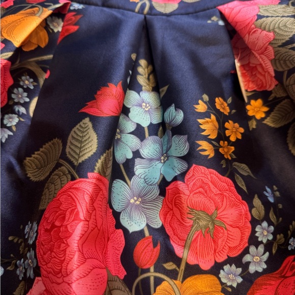 Chi Chi London Petite Navy Floral Fit & Flare Dress – UK 8 / US 4 - Picture 3 of 6